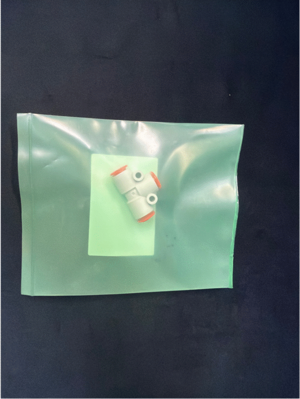 Applied Materials AMAT 3300-15071 FTG UNION TEE 3/8X3/8 ONE TOUCH